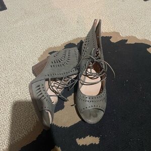 Women's Lace-Up Heeled Shoes - Olive ladies shoe bundle